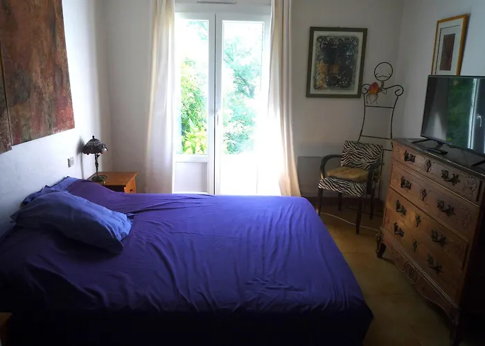 Rez De Jardin,bas De Apartment